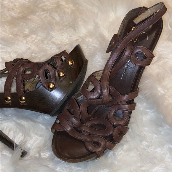 Heels - Picture 3 of 3